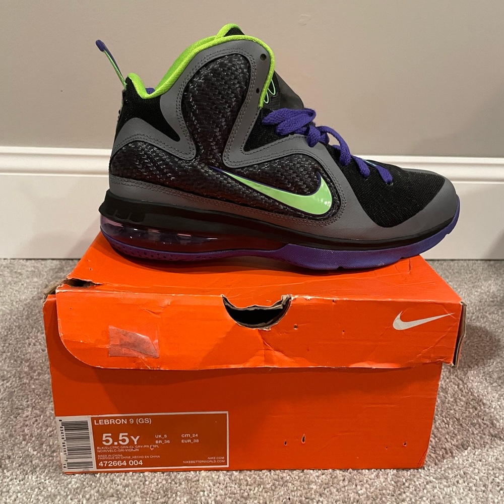New youth 5.5 black green and purple Lebrons